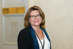 Stéphanie Kerbarh